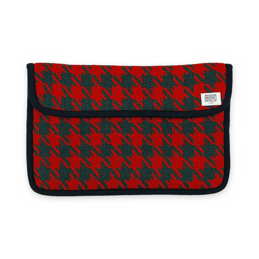 Garnet Houndstooth 15"